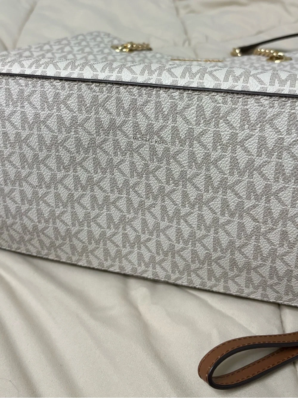 Michael Kors Cream/White Logo Tote with Gold Chain Straps and Matching Wallet - Picture 3 of 4